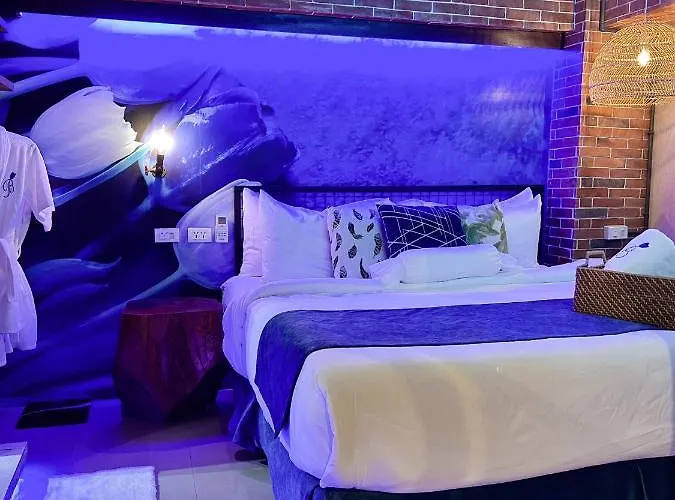Clockworkorange Luxury Lapu-Lapu City